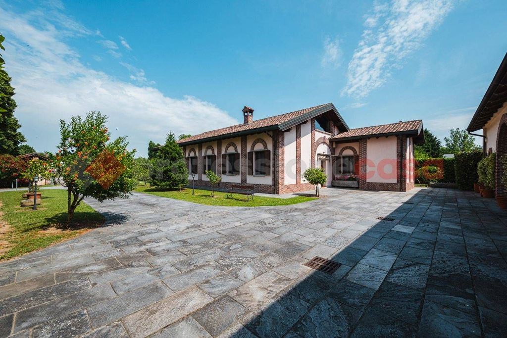 Luxury House for sale in Rozzano, 1 150 000 €, Photo 1