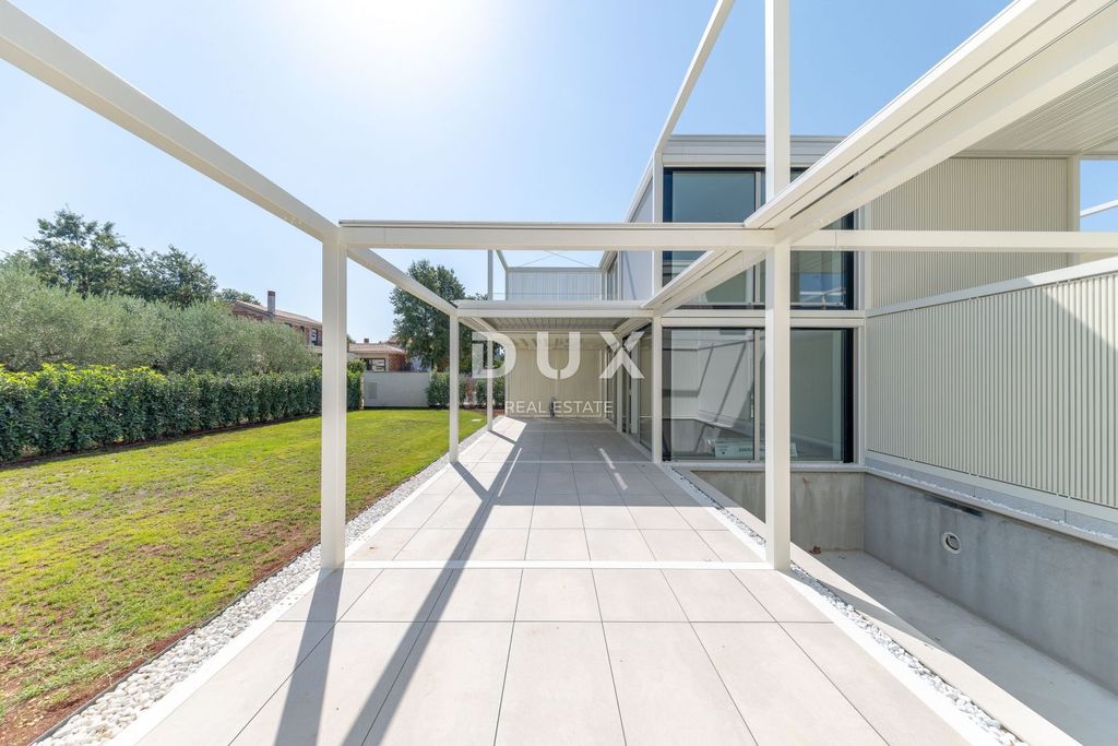 Luxury House for sale in Umag, 585 000 €, Photo 1