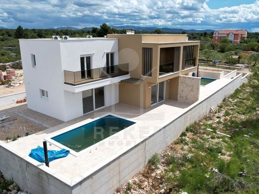 Maison de luxe à vendre à Srima, 492 000 €, Photo 1