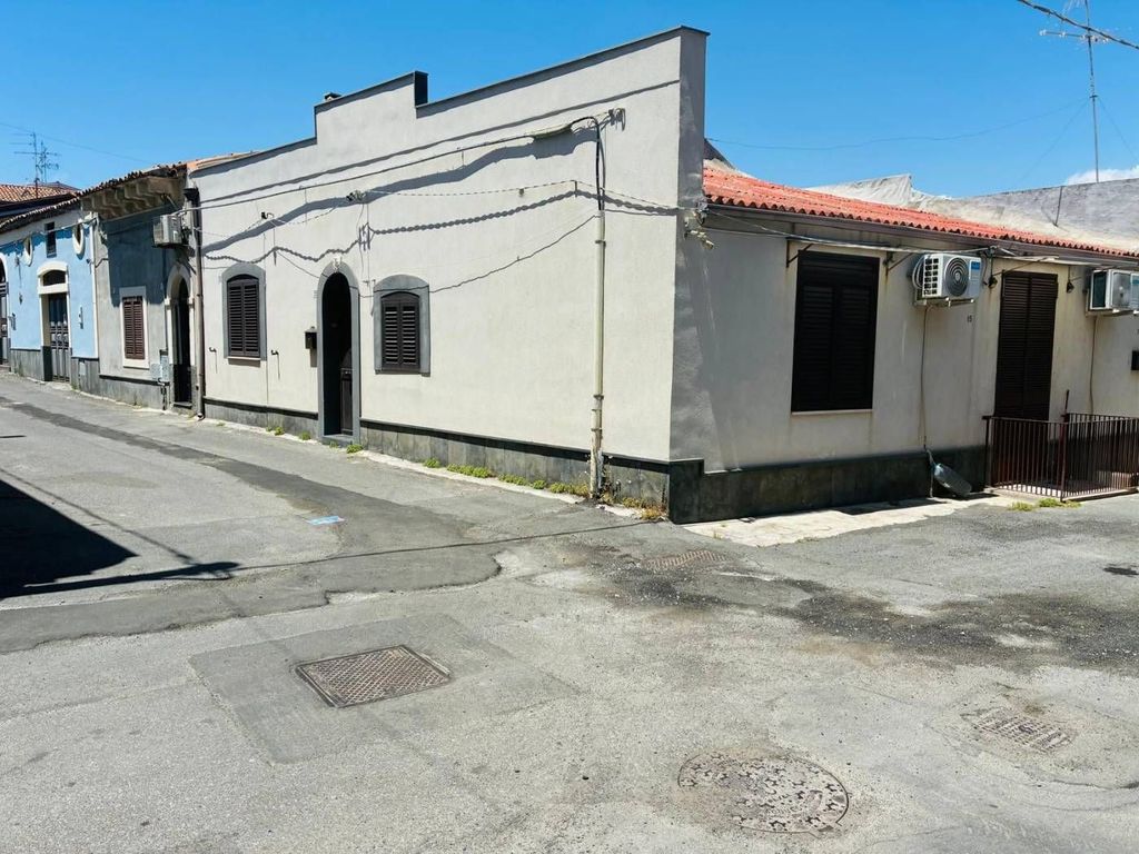 Luxury House for sale in Catania, 1 050 000 €, Photo 1