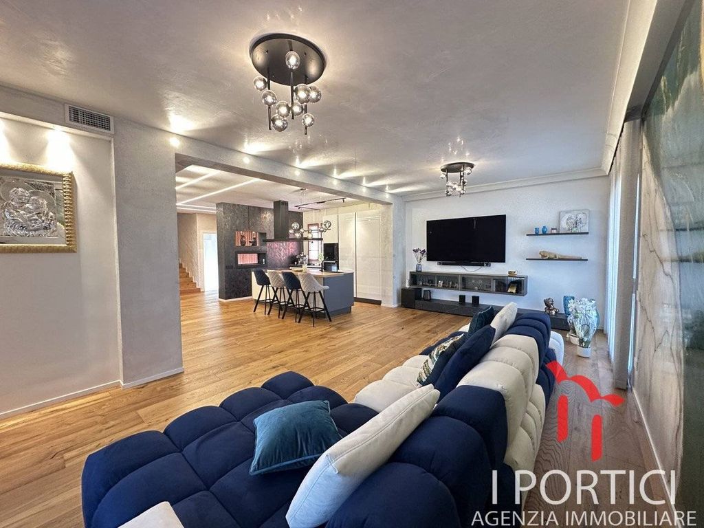 Luxury House for sale in Martellago, 650 000 €, Photo 1