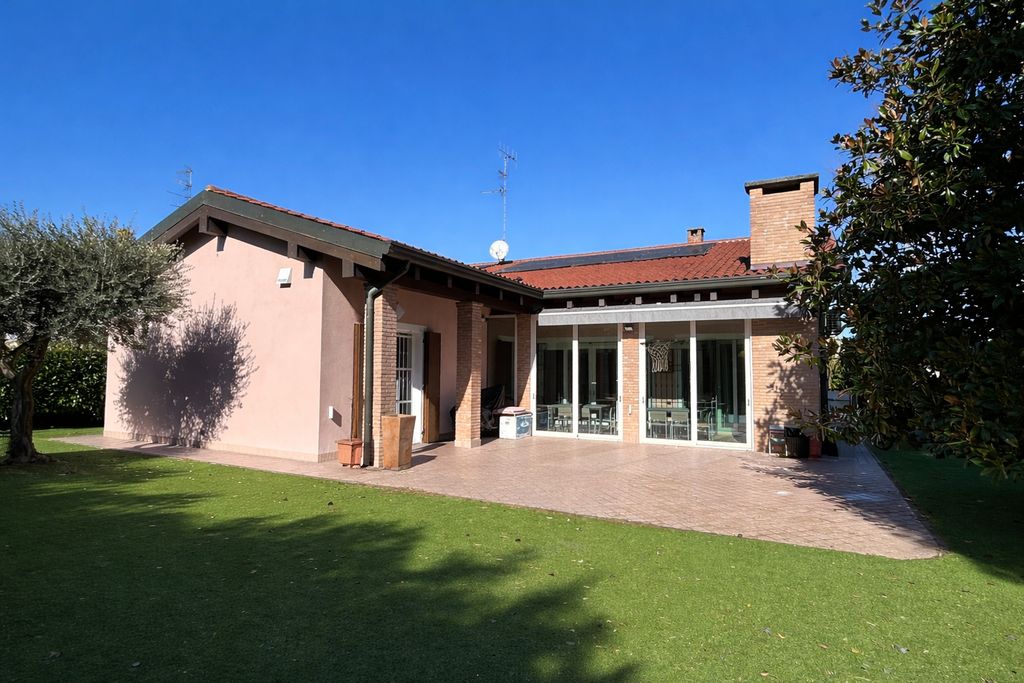 Maison de luxe à vendre à Ravenna, 695 000 €, Photo 1