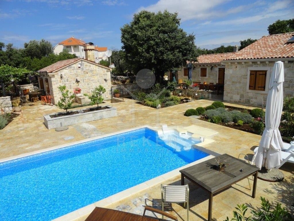 Maison de luxe à vendre à Rogoznica, 1 200 000 €, Photo 1