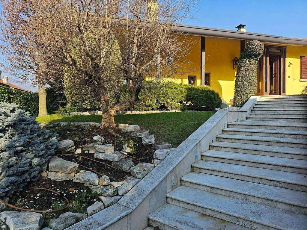 Maison de luxe à vendre à Brembate Di Sopra, 950 000 €, Photo 1