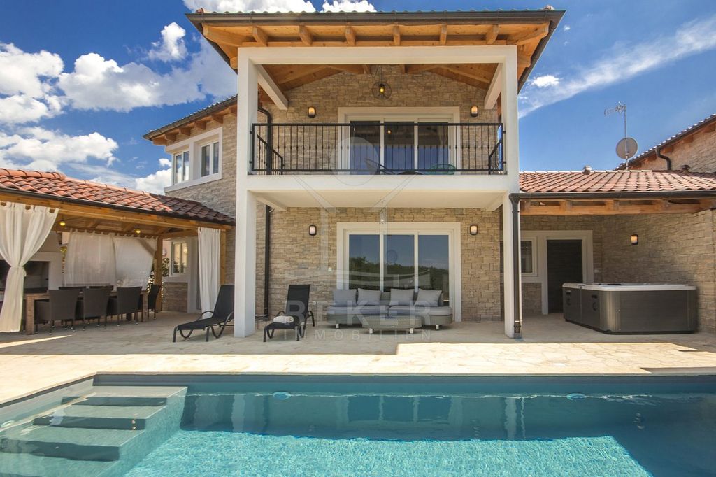 Maison de luxe à vendre à Porec, 690 000 €, Photo 1