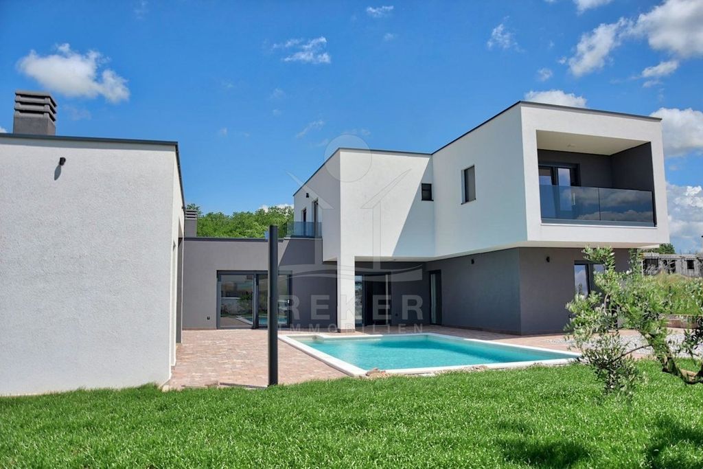 Maison de luxe à vendre à Porec, 745 000 €, Photo 1