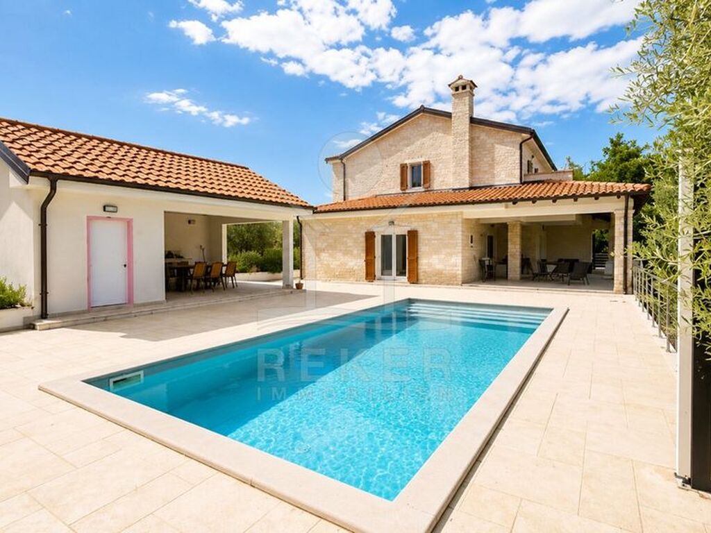 Maison de luxe à vendre à Porec, 860 000 €, Photo 1