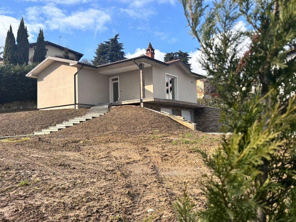 Luxury House for sale in Stradella, 430 000 €, Photo 1