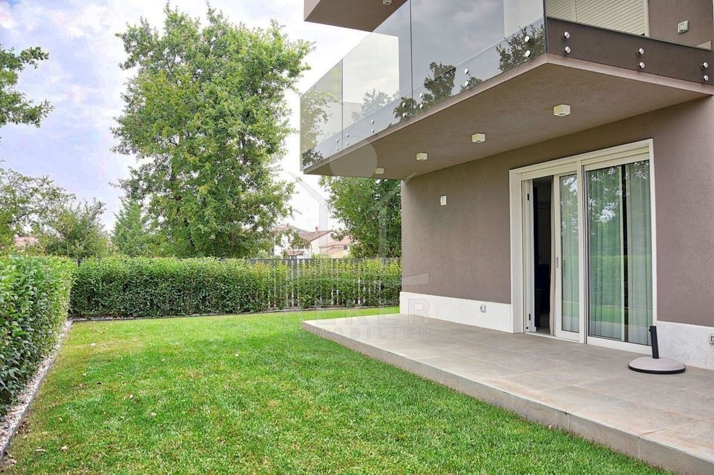 Luxury Apartment for sale in Porec, 450 000 €, Photo 1