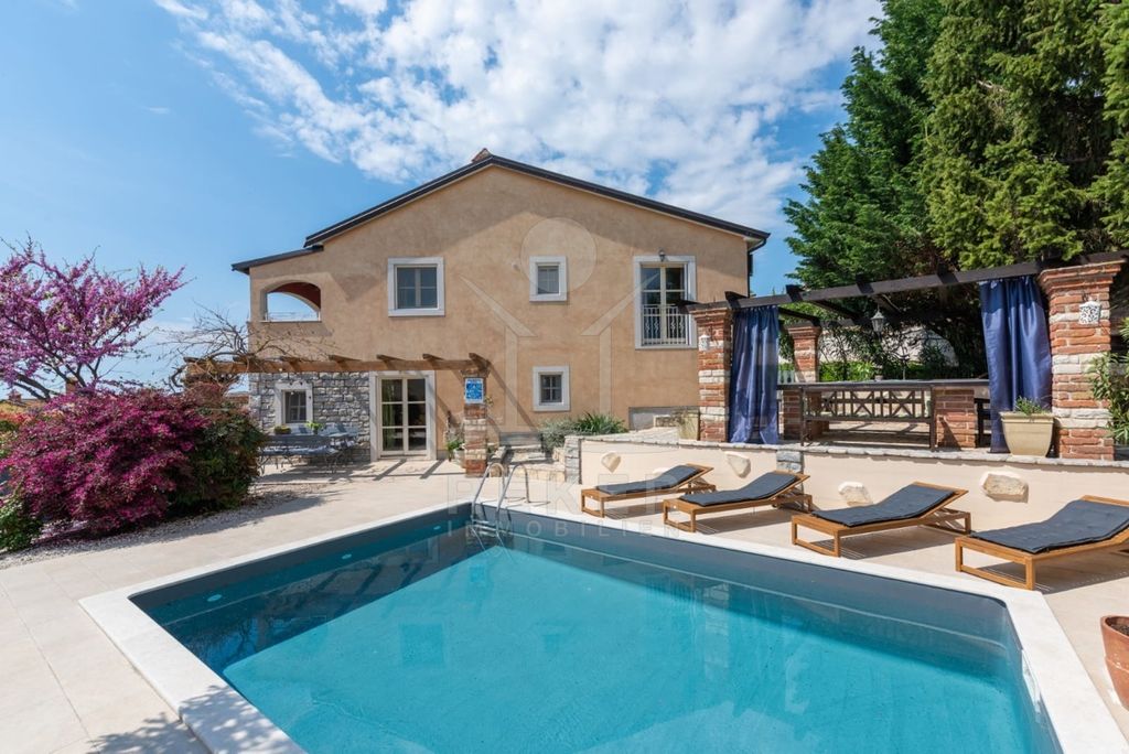 Maison de luxe à vendre à Porec, 645 000 €, Photo 1