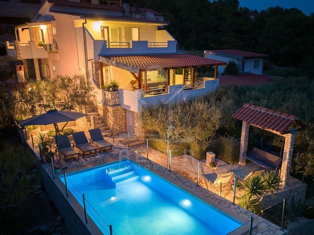 Maison de luxe à vendre à Podstražje, 900 000 €, Photo 1