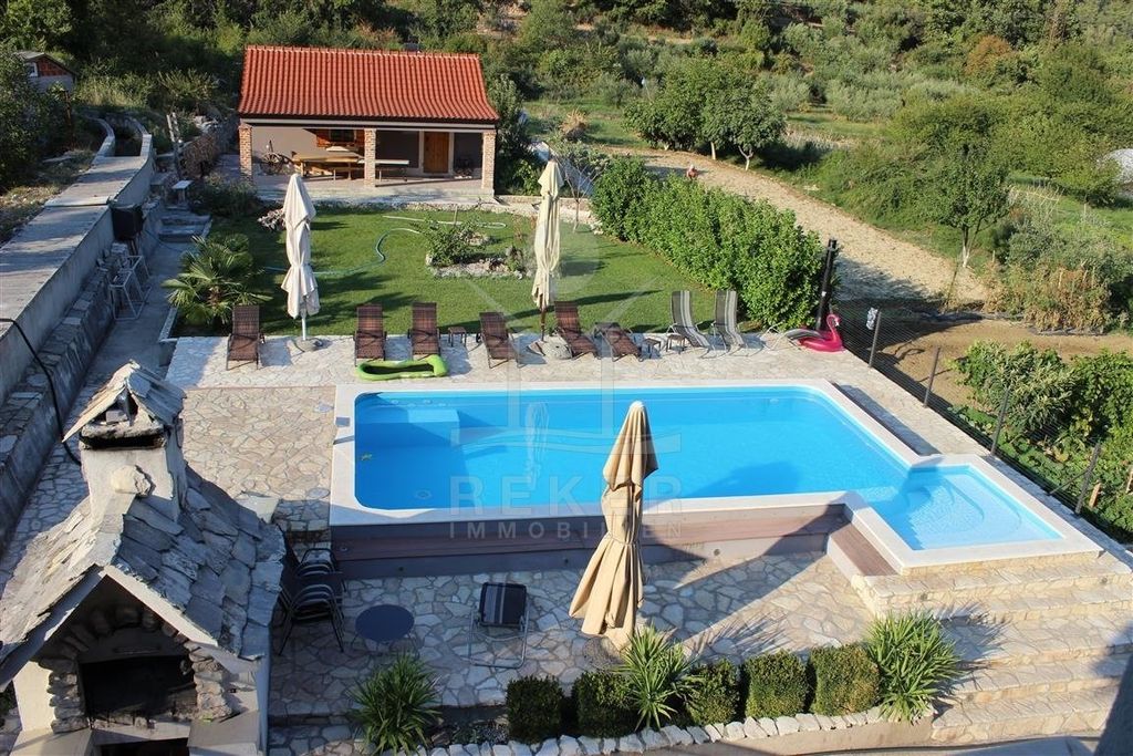 Maison de luxe à vendre à Omiš, 950 000 €, Photo 1