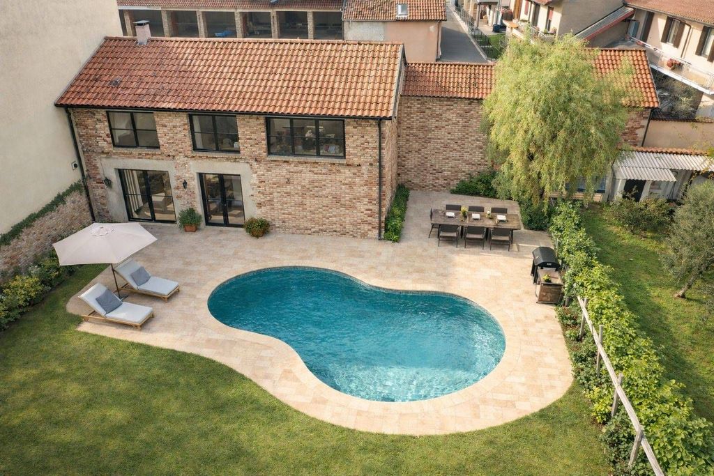 Maison de luxe à vendre à Agrate Brianza, 550 000 €, Photo 1
