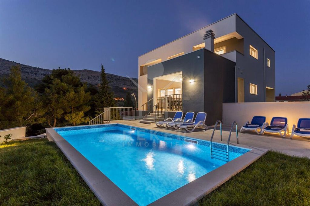 Maison de luxe à vendre à Omiš, 0 €, Photo 1