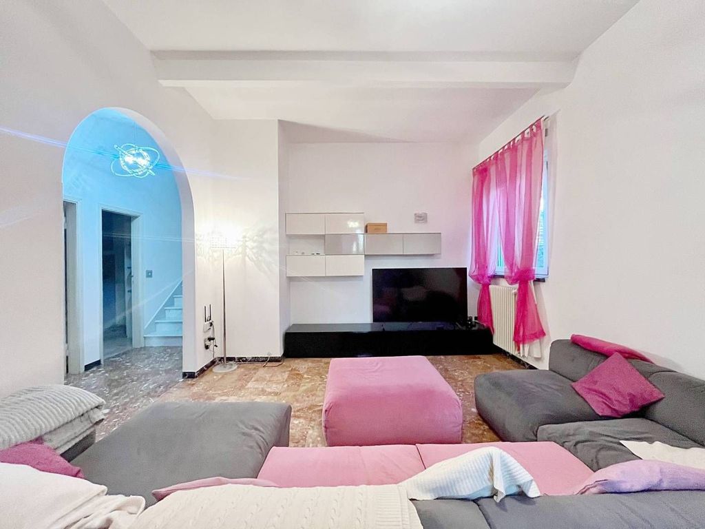 Luxury House for sale in Montignoso, 850 000 €, Photo 1