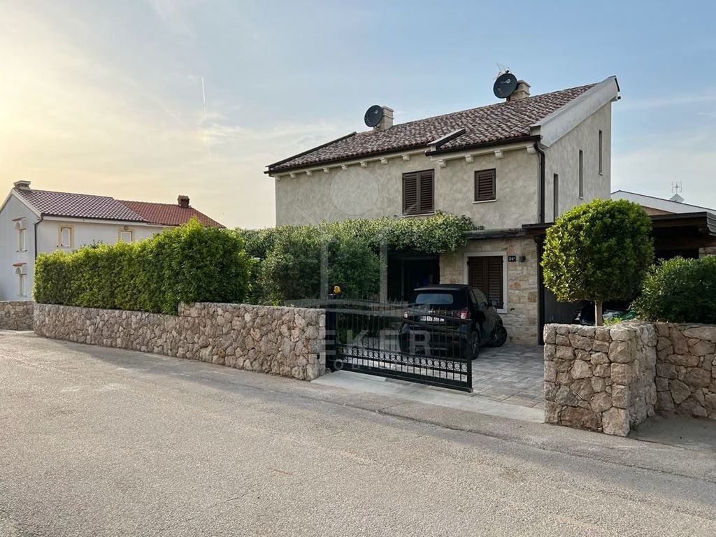 Maison de luxe à vendre à Punat, 650 000 €, Photo 2