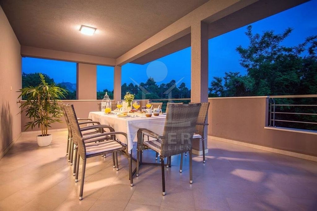 Luxury House for sale in Omiš, 750 000 €, Photo 2