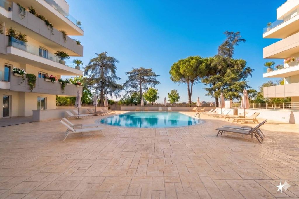 Luxury Apartment for sale in Rome, 885 000 €, Photo 3