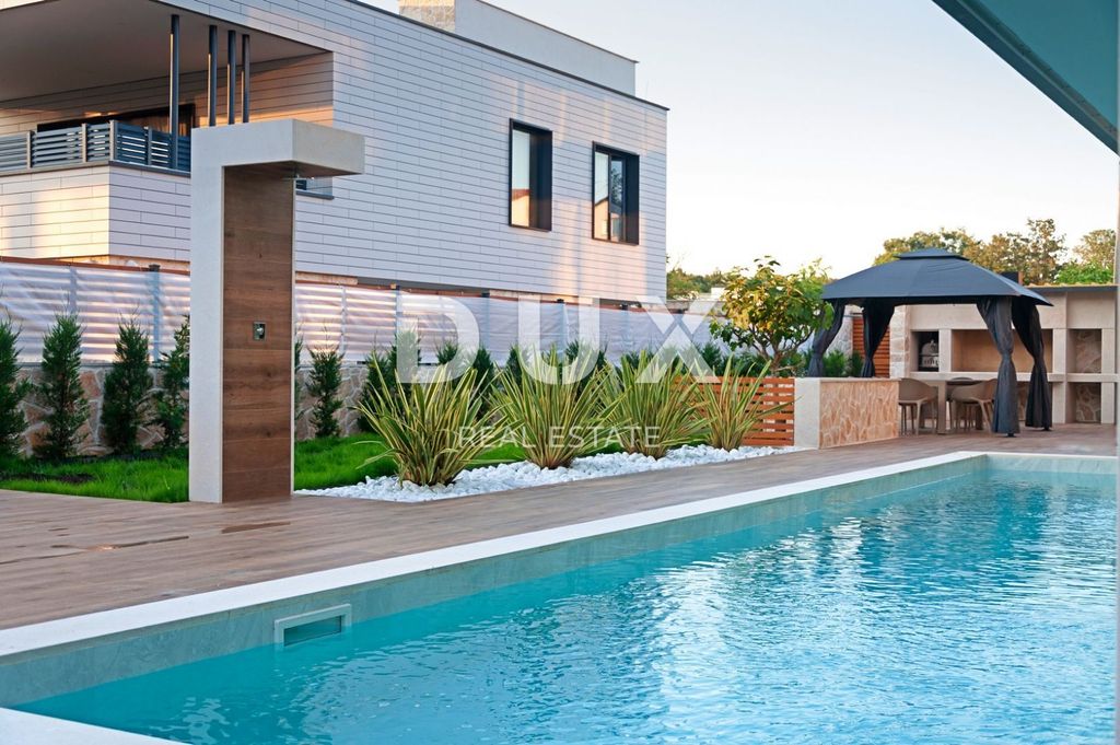 Luxury House for sale in Porec, 0 €, Photo 4