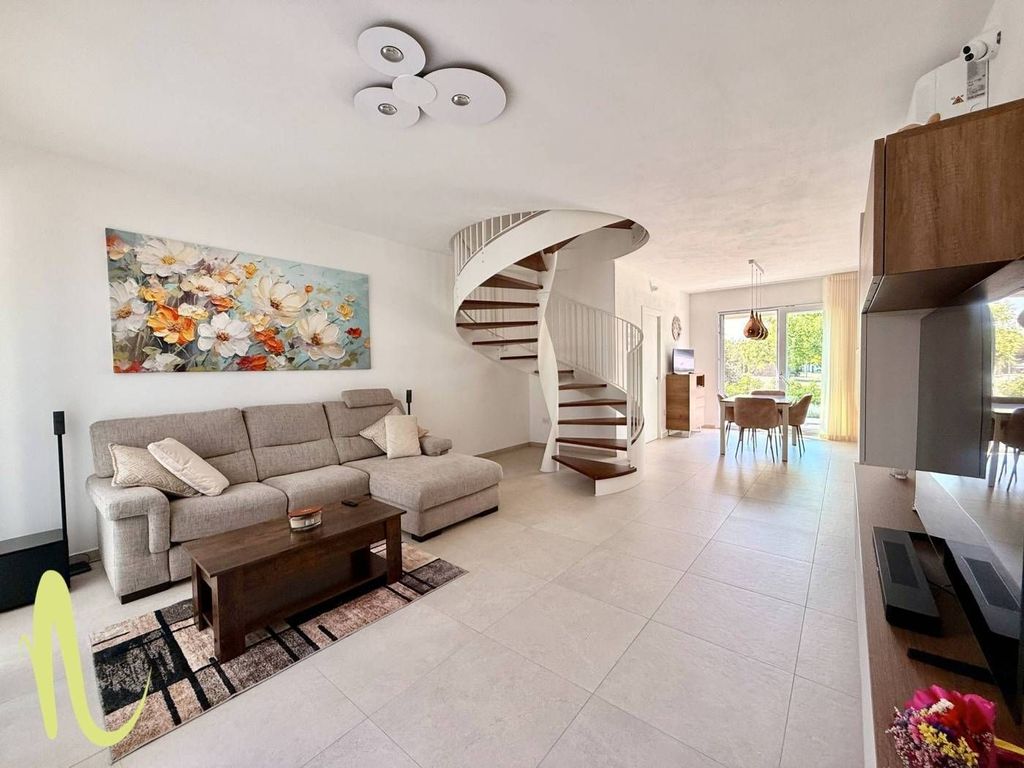 Luxury House for sale in Cesenatico, 698 000 €, Photo 1