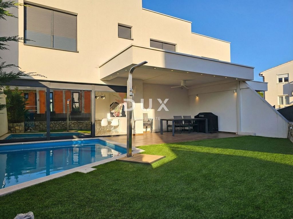 Luxury Apartment for sale in Krk, 673 800 €, Photo 1