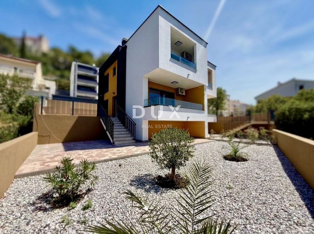 Maison de luxe à vendre à Crikvenica, 800 000 €, Photo 1