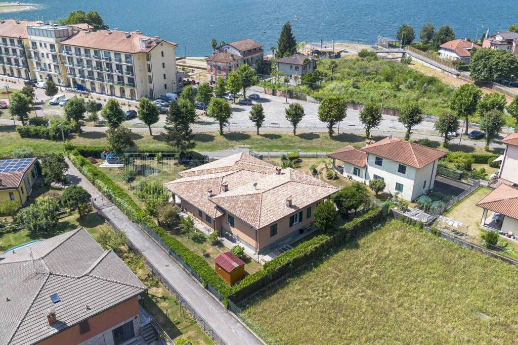Luxury House for sale in Porlezza, 990 000 €, Photo 1