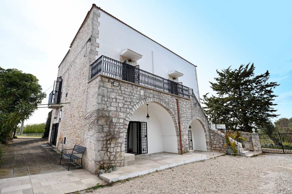 Luxury House for sale in Monopoli, 695 000 €, Photo 1