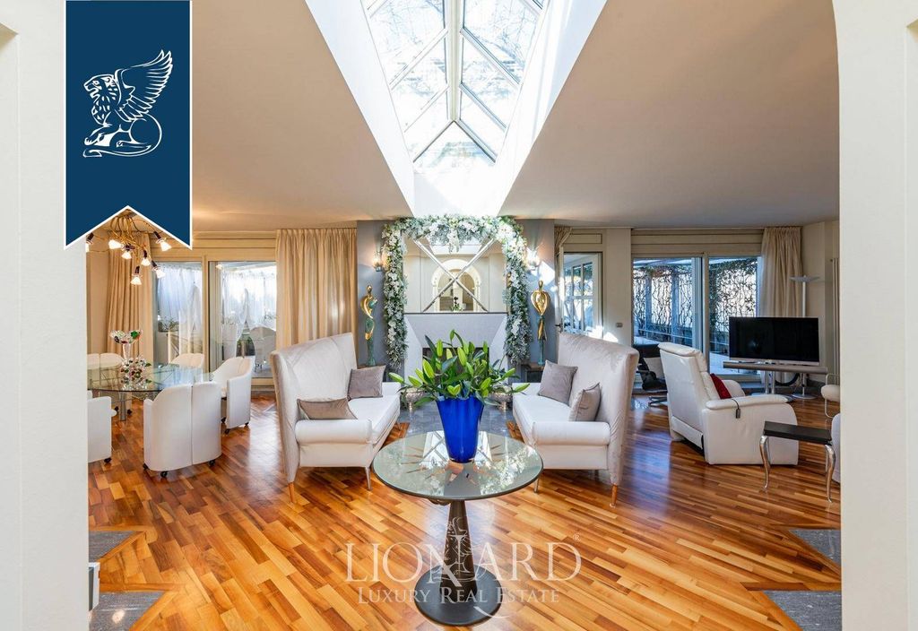 Luxury Apartment for sale in Luino, 1 750 000 €, Photo 1