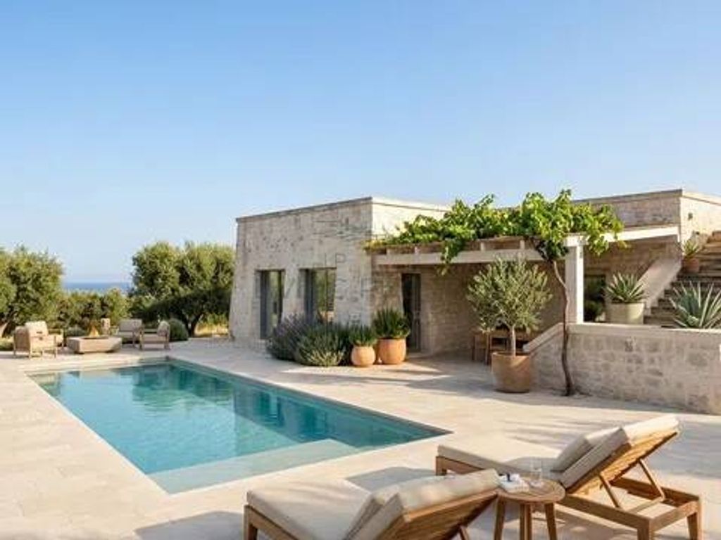 Luxury House for sale in Ostuni, 1 600 000 €, Photo 1