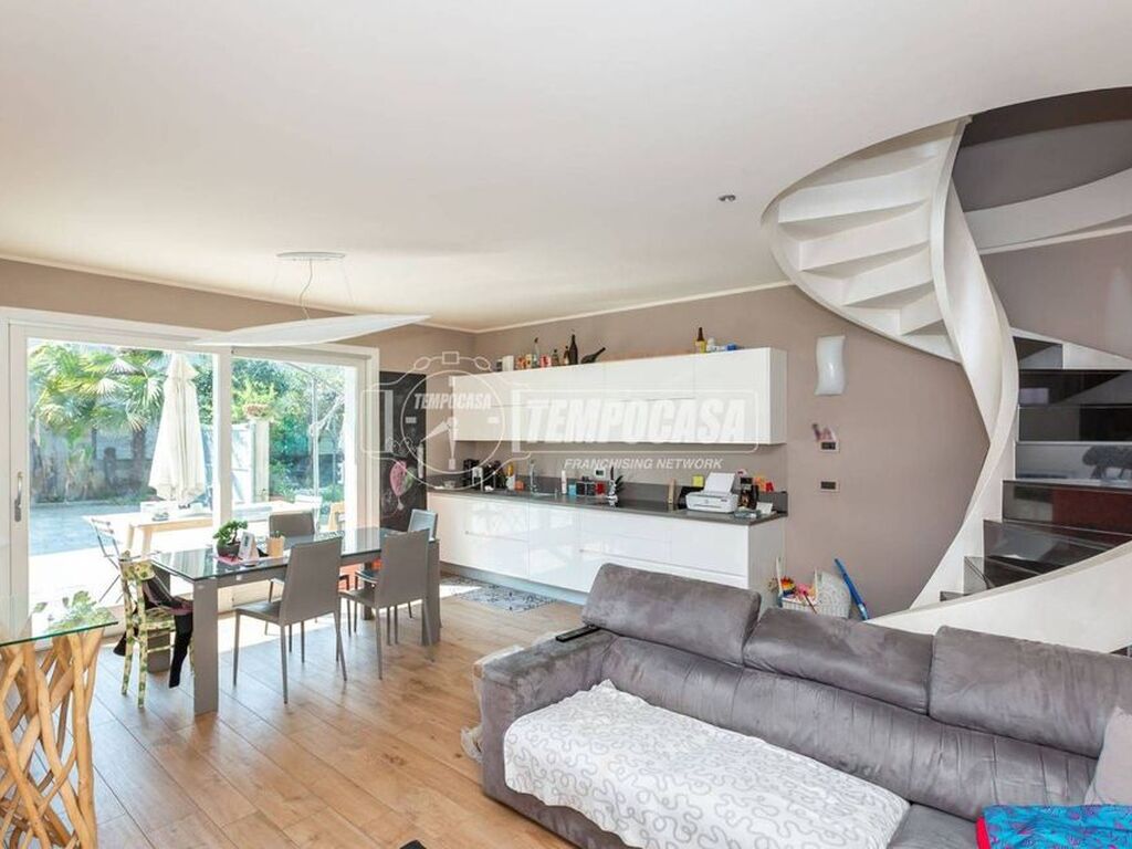 Luxury House for sale in Savigliano, 520 000 €, Photo 1