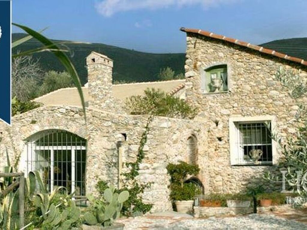 Luxury House for sale in Cisano, 1 800 009 €, Photo 1