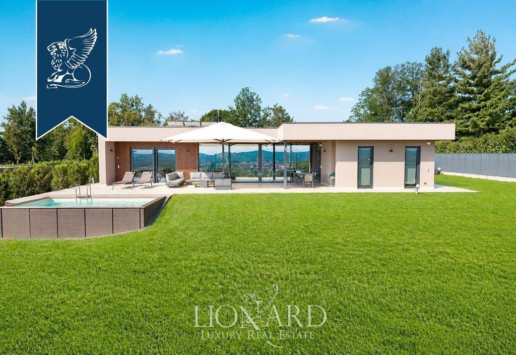 Luxury House for sale in Borgomanero, 1 700 000 €, Photo 1