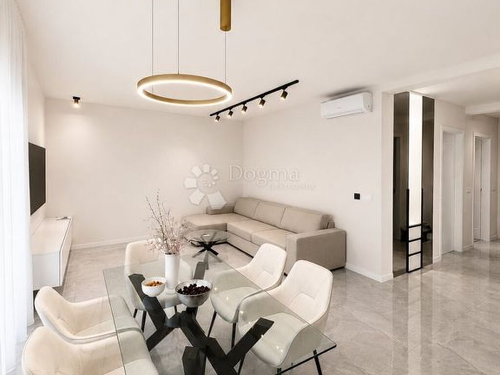Luxury Apartment for sale in Zadar, 940 000 €, Photo 3