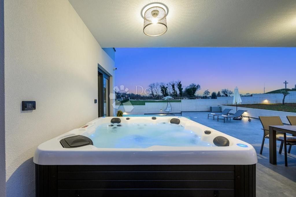 Maison de luxe à vendre à Žminj, 650 000 €, Photo 4