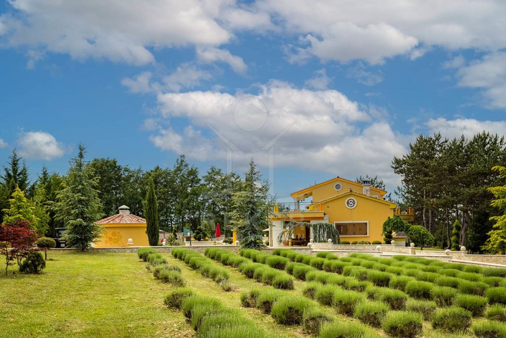 Maison de luxe à vendre à Lušetici, 2 200 000 €, Photo 7