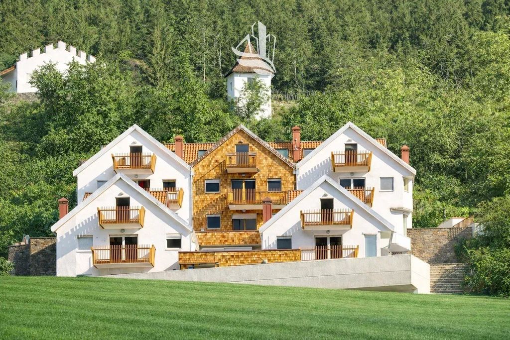 Luxury Apartment for sale in Bressanone, 795 000 €, Photo 1