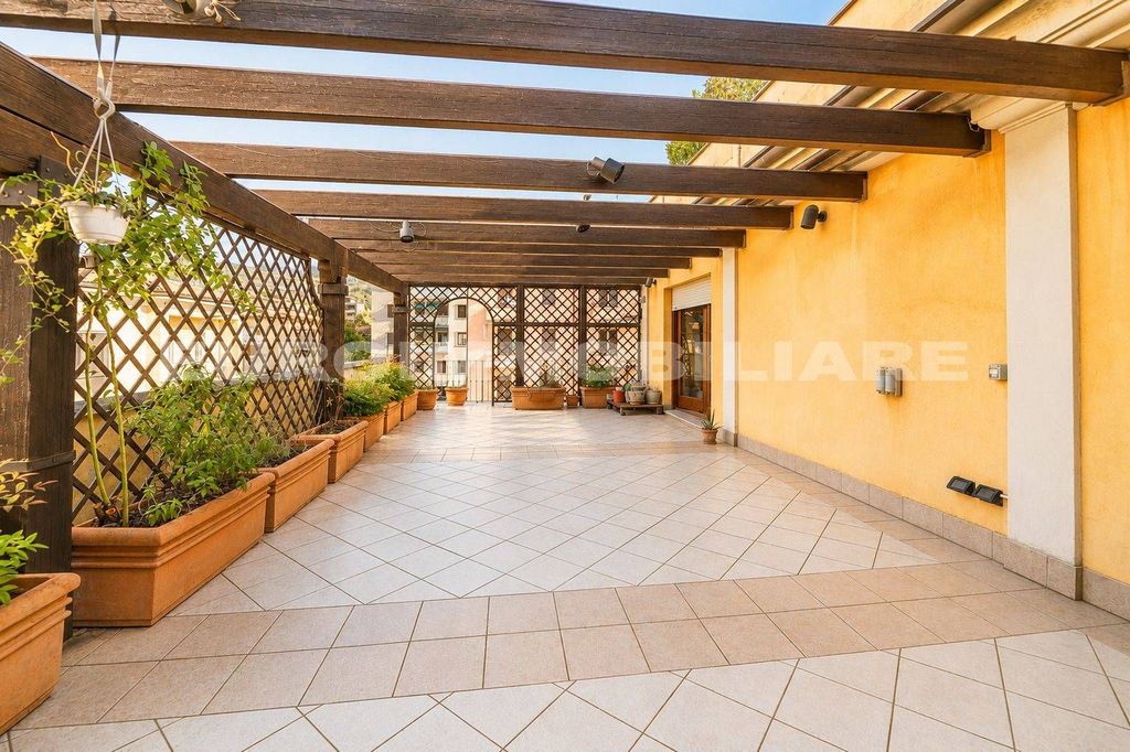 Luxury Apartment for sale in Brescia, 650 000 €, Photo 1