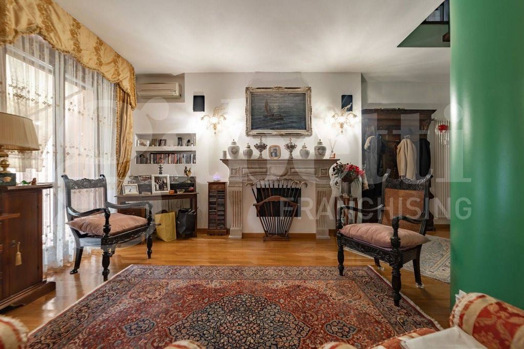 Luxury Apartment for sale in Rozzano, 599 000 €, Photo 1