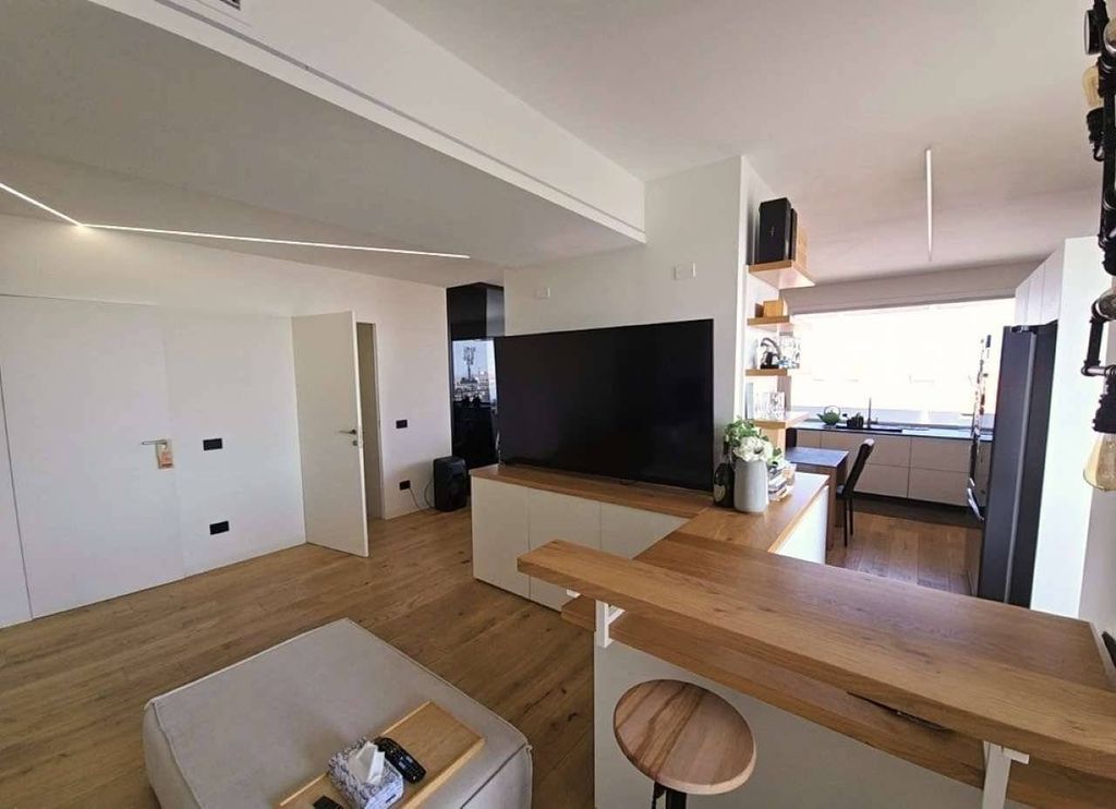 Luxury Apartment for sale in Verona, 714 000 €, Photo 1
