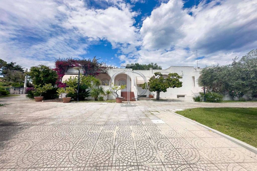 Luxury House for sale in Bari, 1 350 000 €, Photo 1