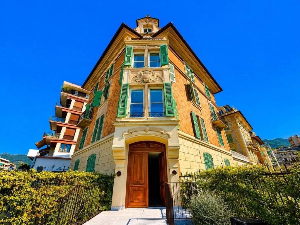 Luxury Apartment for sale in Rapallo, 915 000 €, Photo 1