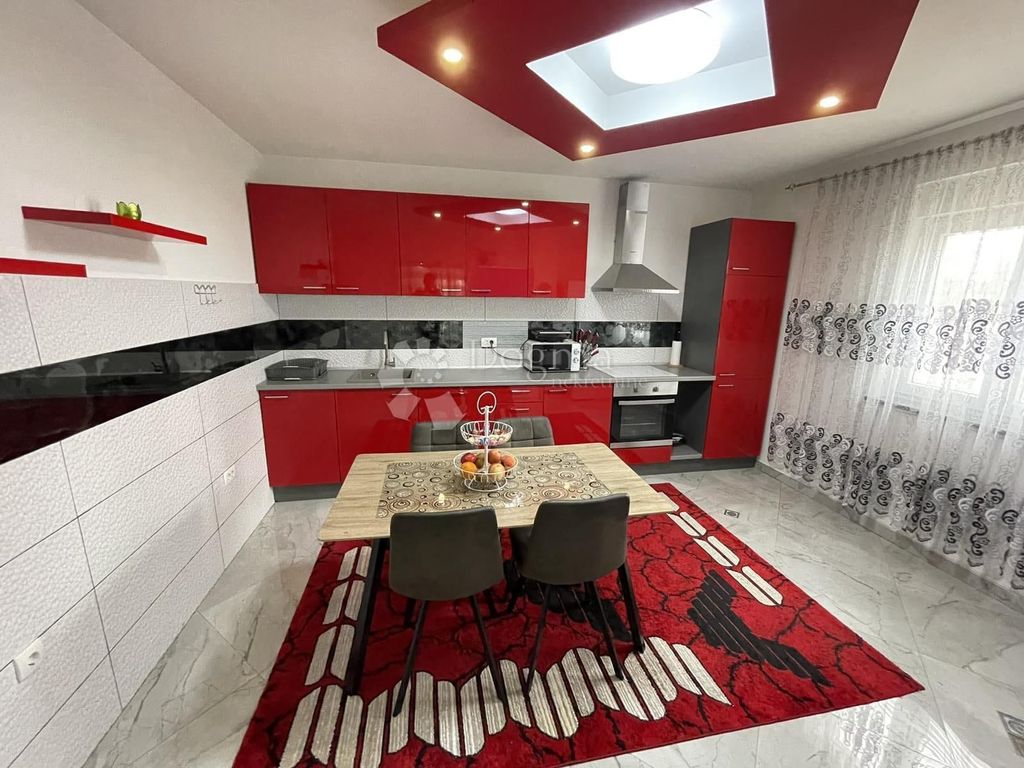Maison de luxe à vendre à Vodnjan, 599 999 €, Photo 3