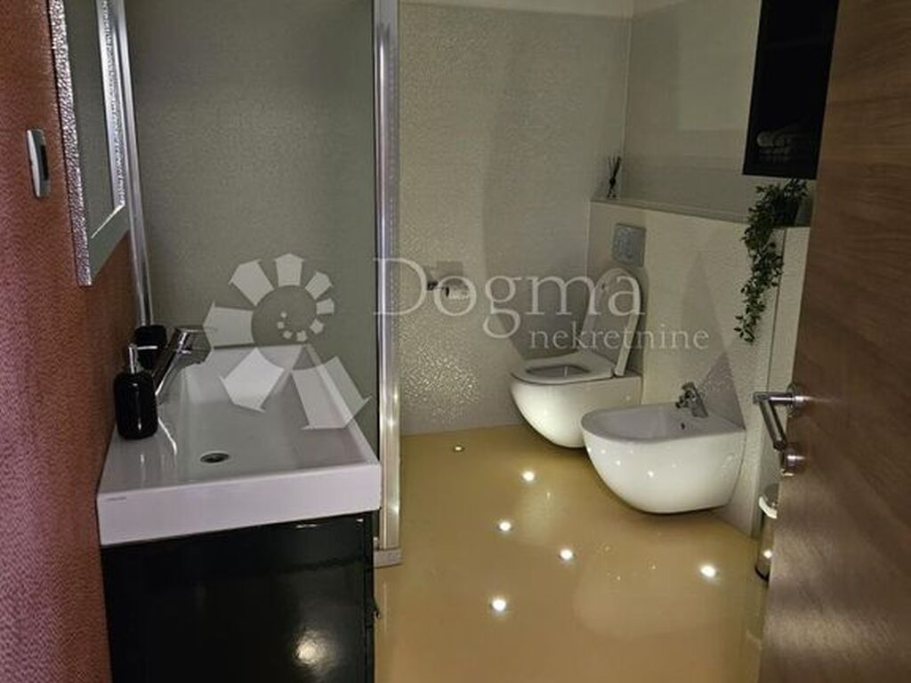 Luxury House for sale in Vrbnik, 0 €, Photo 4