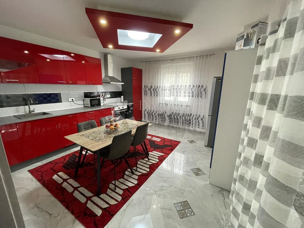 Maison de luxe à vendre à Vodnjan, 599 999 €, Photo 4