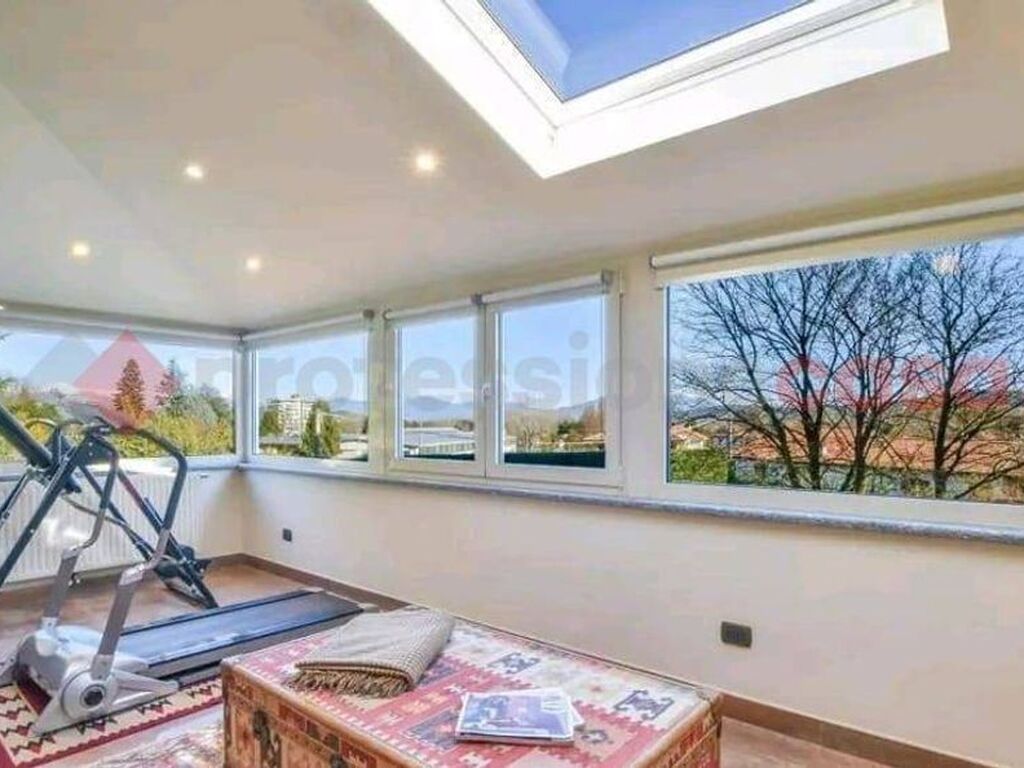 Luxury House for sale in Dormelletto, 1 240 000 €, Photo 5