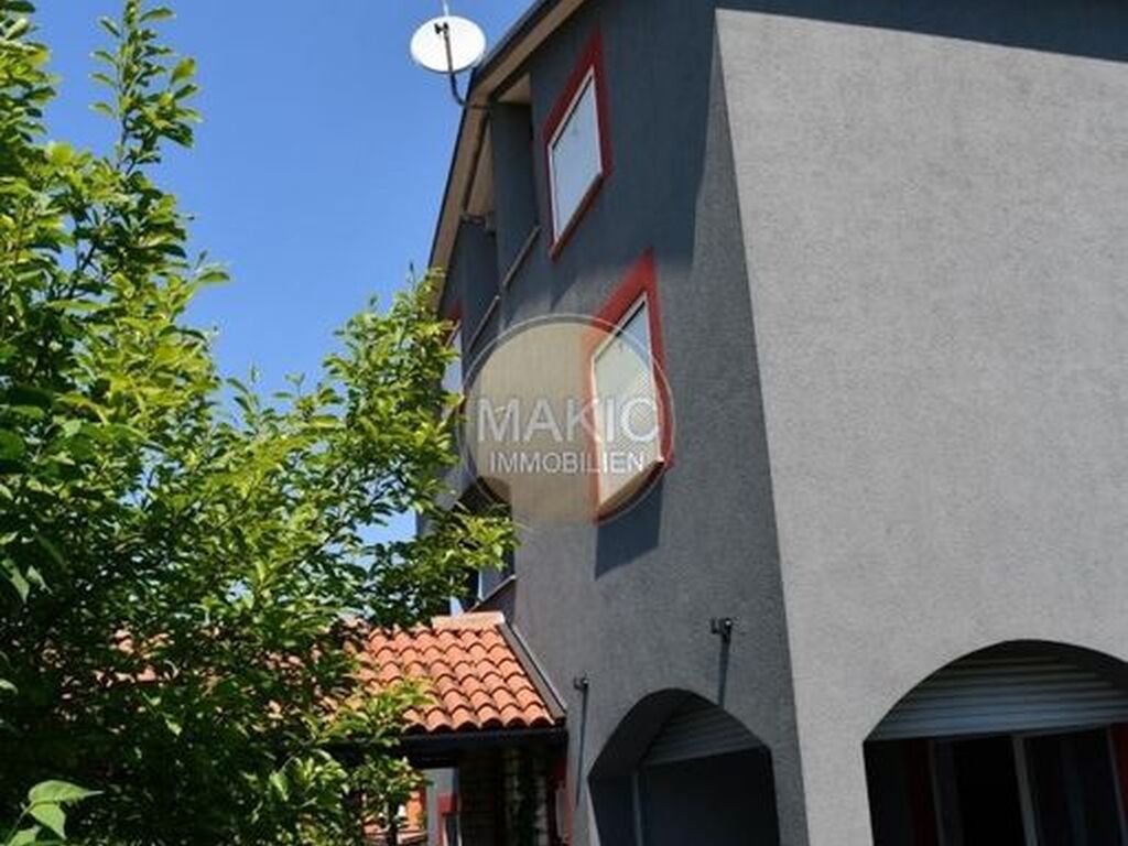 Maison de luxe à vendre à Umag, 0 €, Photo 1