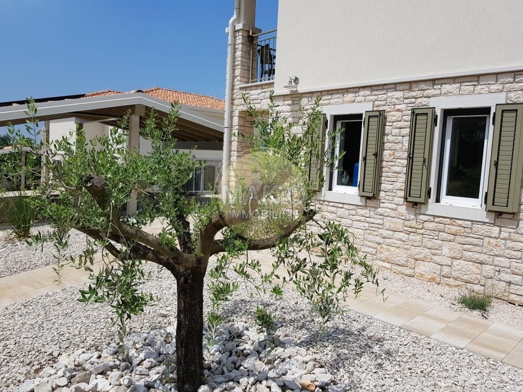 Maison de luxe à vendre à Brtonigla, 0 €, Photo 1