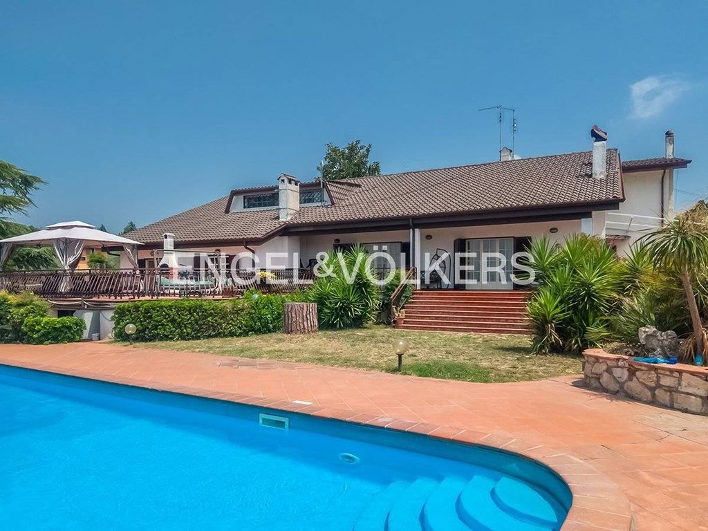 Luxury House for sale in Gallicano Nel Lazio, 750 000 €, Photo 1