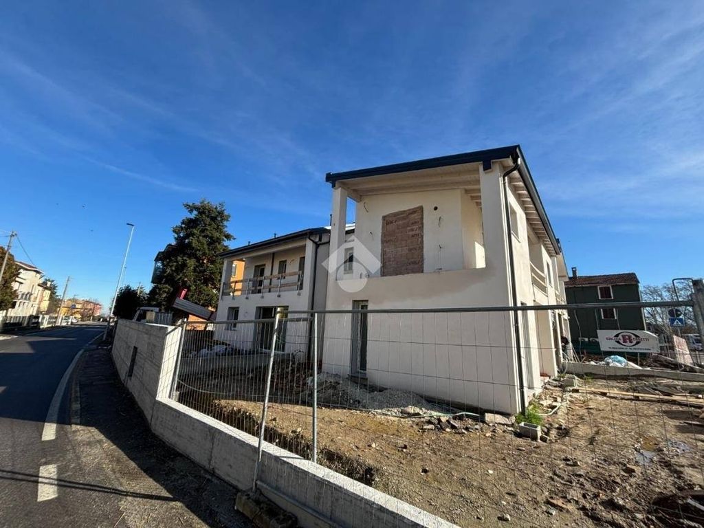 Luxury House for sale in Parma, 490 000 €, Photo 1